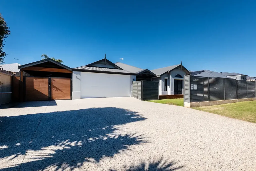 Ashby 4房  Family Living with Powered Workshop!