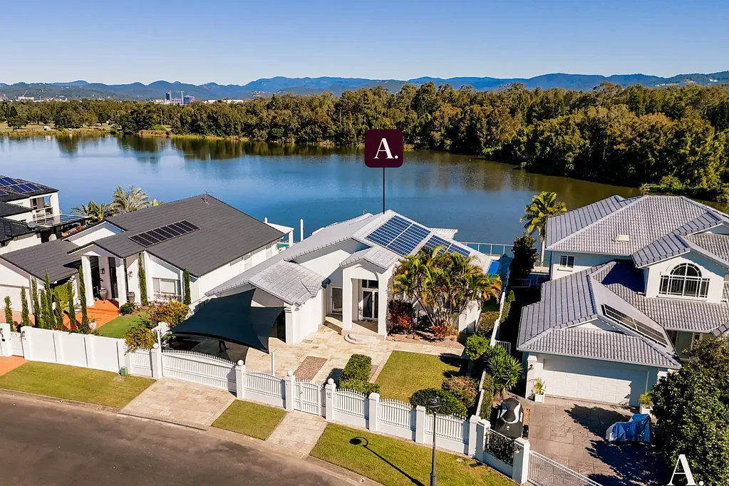 Clear Island Waters 4Zimmer Exceptional Waterfront Home with Space, Style & Direct River Access