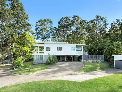 Chapel Hill 4Moenga Elevated Cul-de-Sac Estate: Massive 2,200sqm+ Landholding with Views