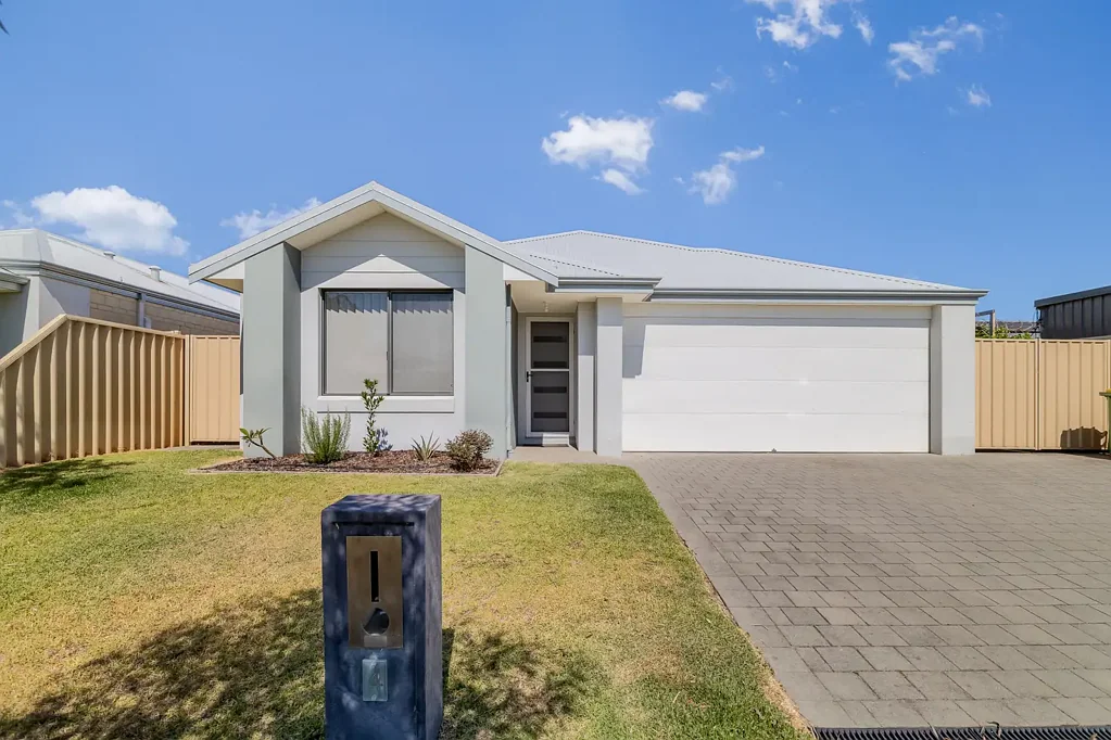 4 Castellar Pass, Yalyalup, WA 6280