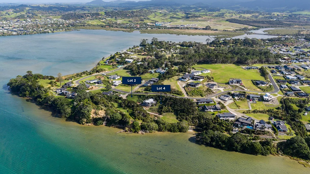 Mangawhai Heads Front row sections at Mangawhai Point