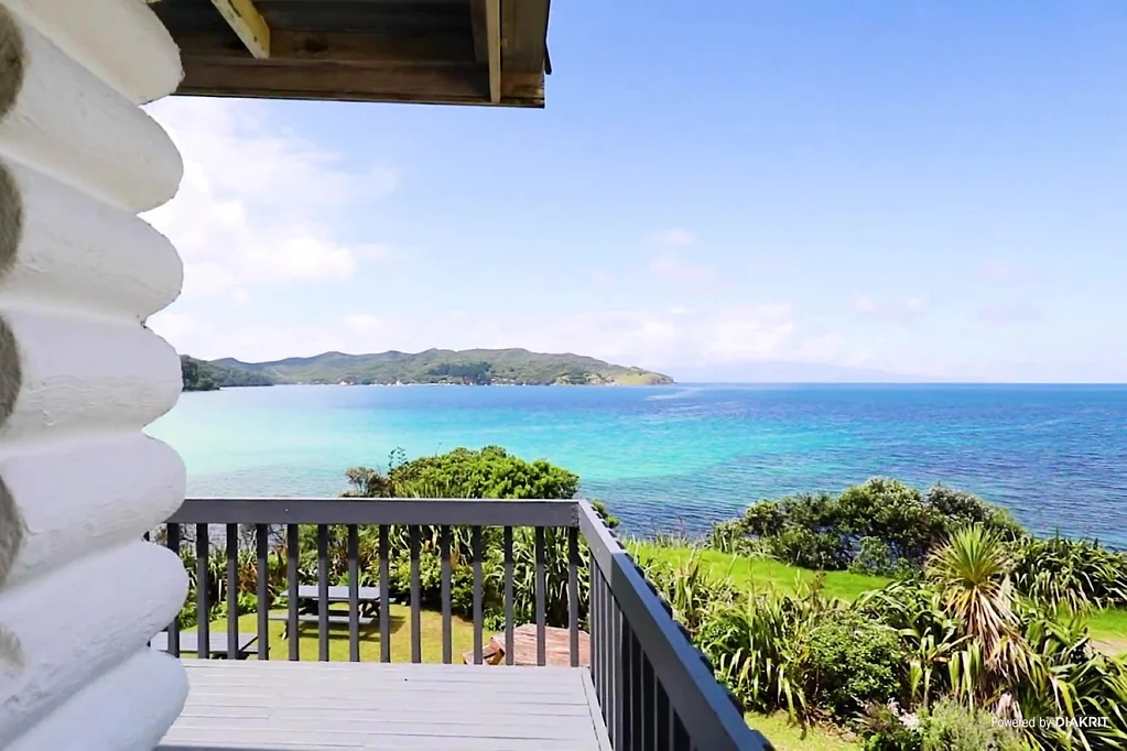 Great Barrier Island 12Kwarto Waterfront Lifestyle with Income – Priced to Sell!