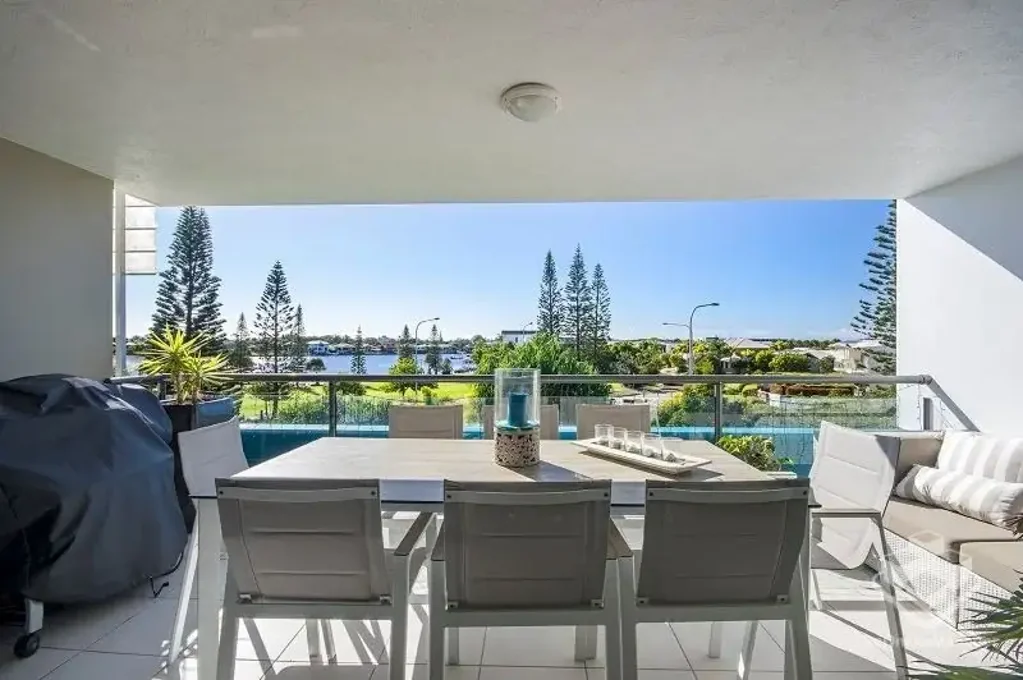 Waterfront Lifestyle on Kawana Island �  2 Bedroom Apartment