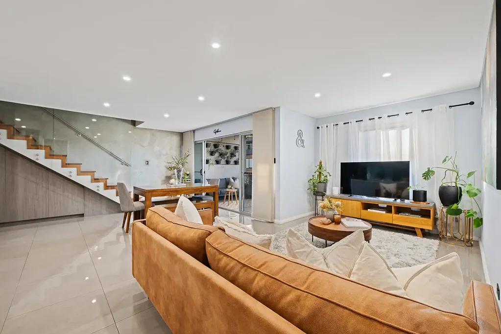 Five Dock 3બેડરૂમ Oversized 194sqm Apartment with a luxury Walk-In Robe