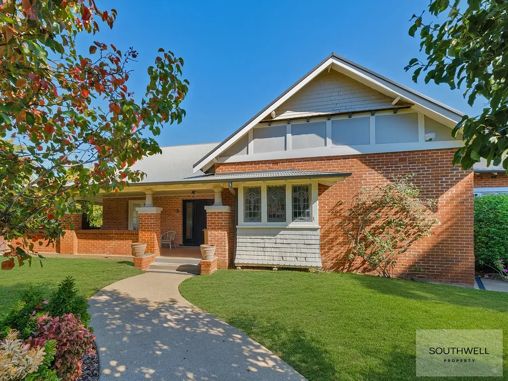 East Tamworth 5Moenga Grand Family Residence in Standout Setting