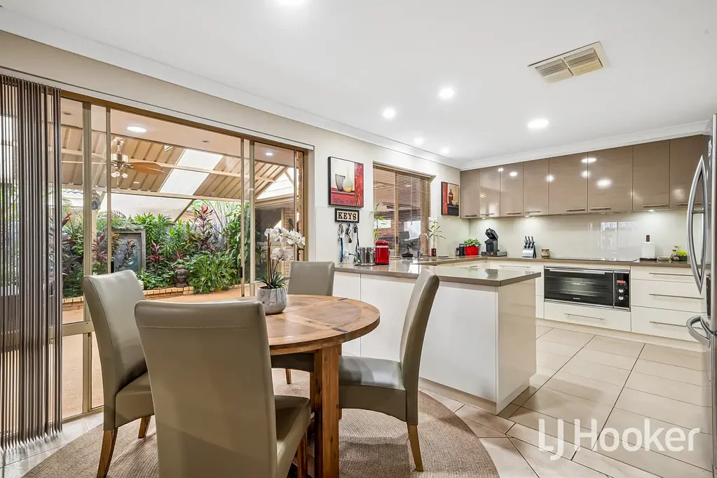 37 Knightsbridge Way, Thornlie, WA 6108
