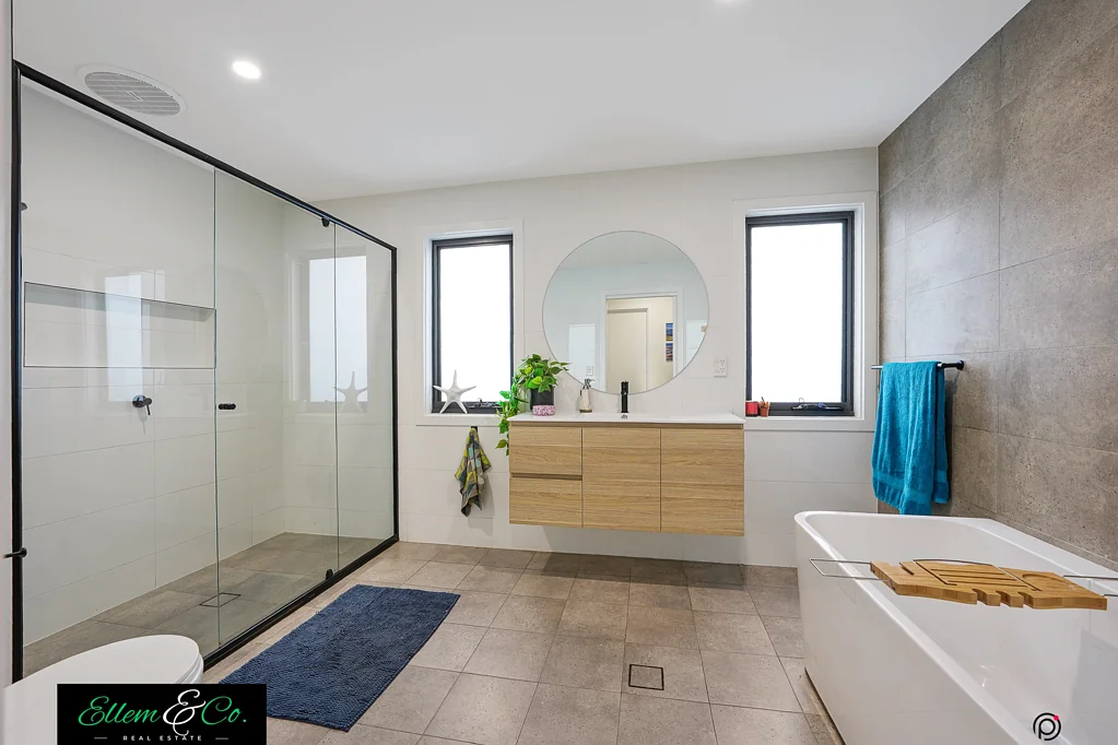 54 Wildflower Crescent, Calderwood, NSW 2527