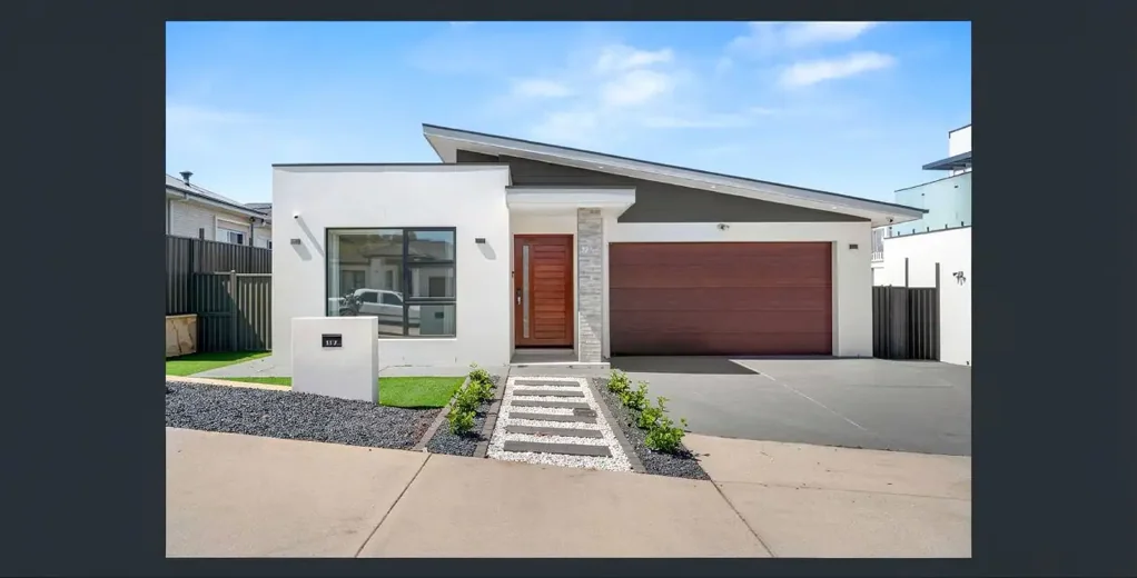 Whitlam 5房  Spacious 5‑Bedroom Family Home with Theatre & Modern Comforts