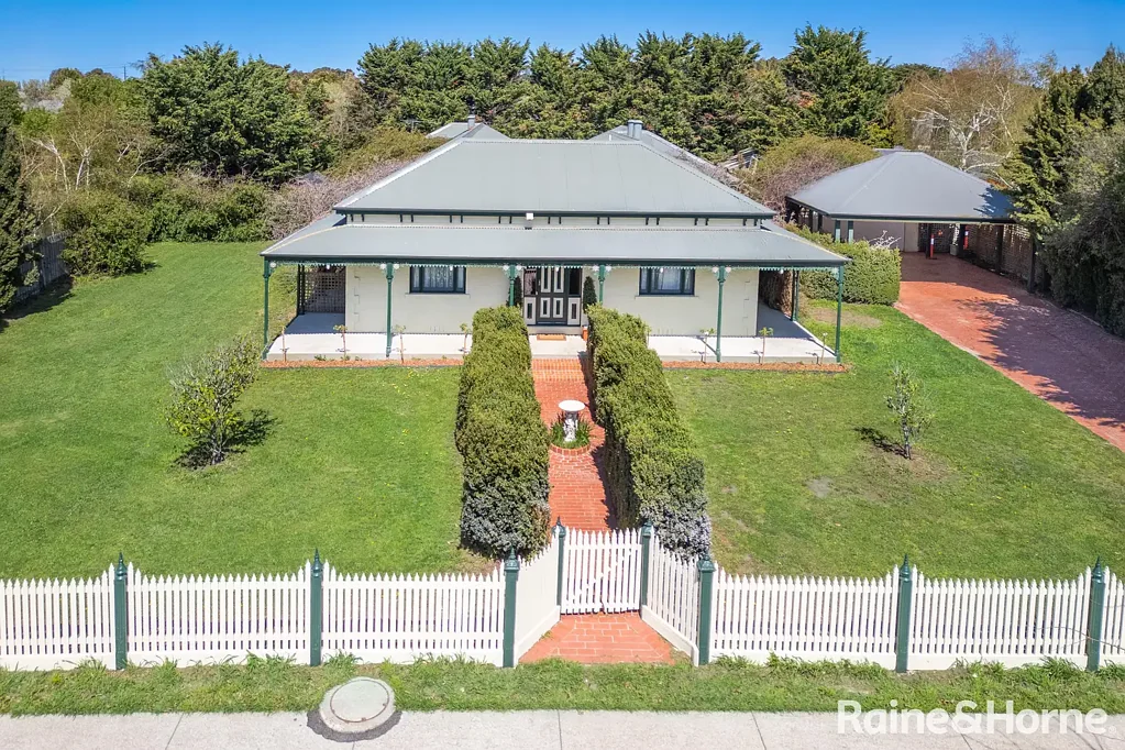 New Gisborne 4房  Timeless Charm Meets Family Comfort on 2000m² in New Gisborne