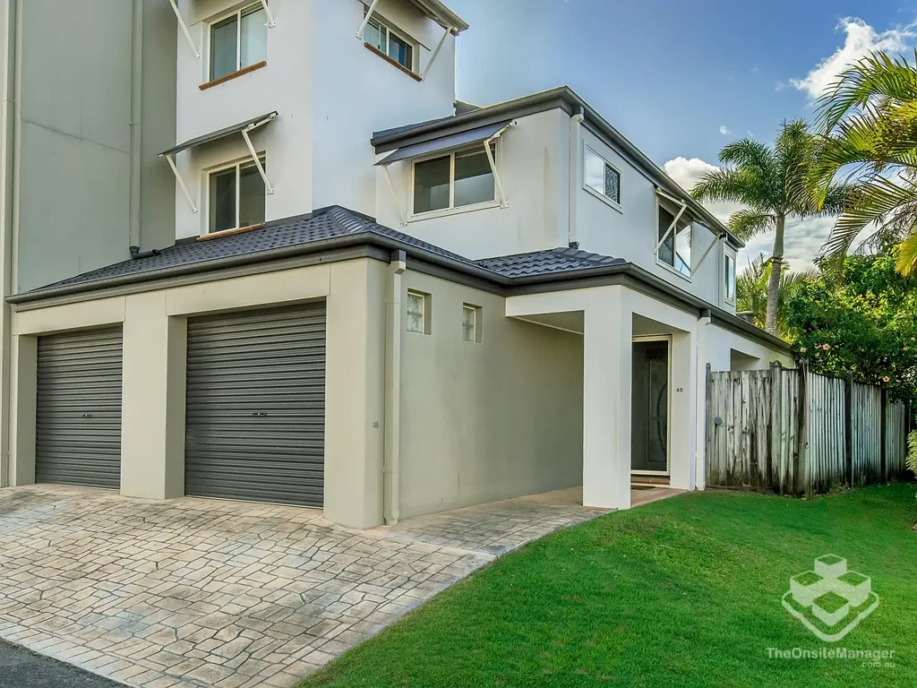 Runaway Bay 3房  STUNNING THREE-BEDROOM RESIDENCE WITH DIRECT POOL ACCESS