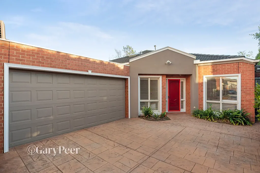 Caulfield South 3房 别墅般宽敞空间，单层生活轻松惬意！ House sized proportions, single level ease!