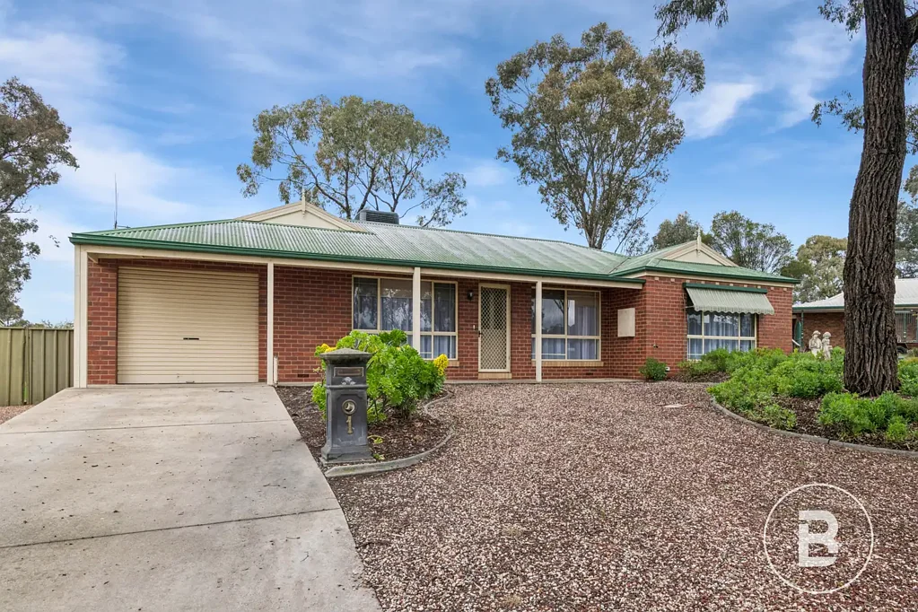 Spacious 3 Bedroom Home with Dual Backyard