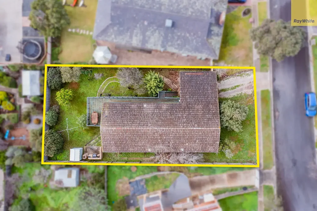 Bacchus Marsh 3 Bedroom CENTRAL LIVING ON A GREAT SIZE ALLOTMENT