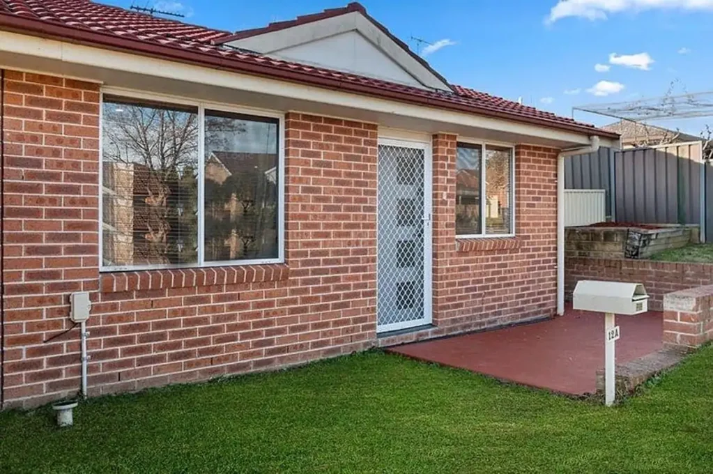 LOW MAINTENANCE AND GREAT LOCATION