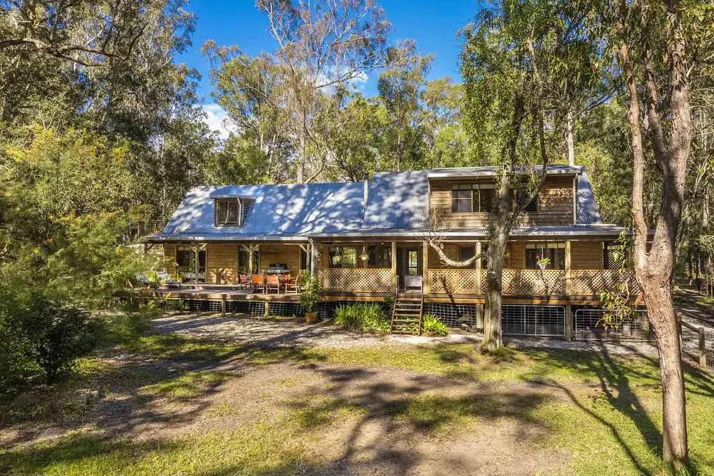 New Italy Private and Peaceful with loads of Potential