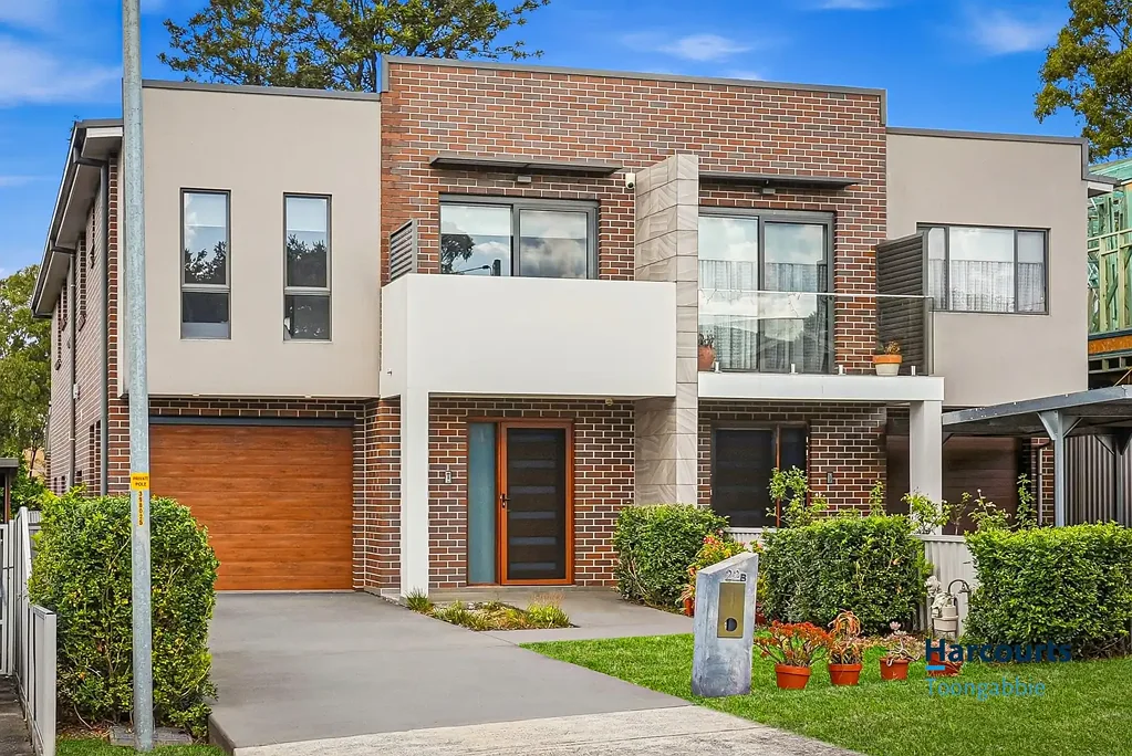 North Facing Extra Large Family Home!