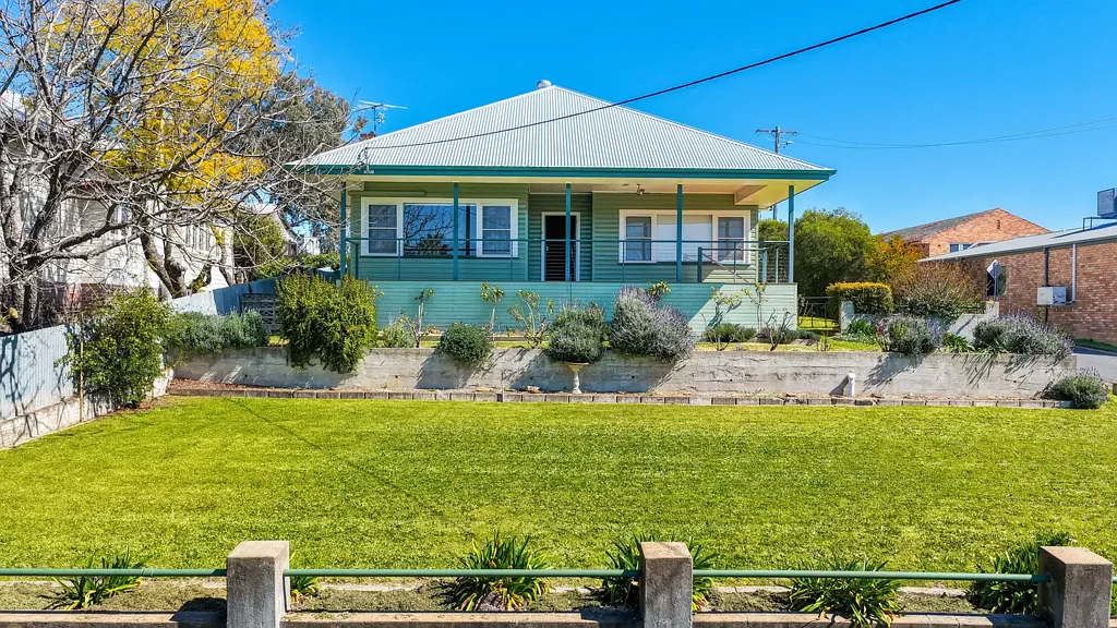 Quirindi 3બેડરૂમ Elevated Residence with Space, Views and Enduring Country Appeal