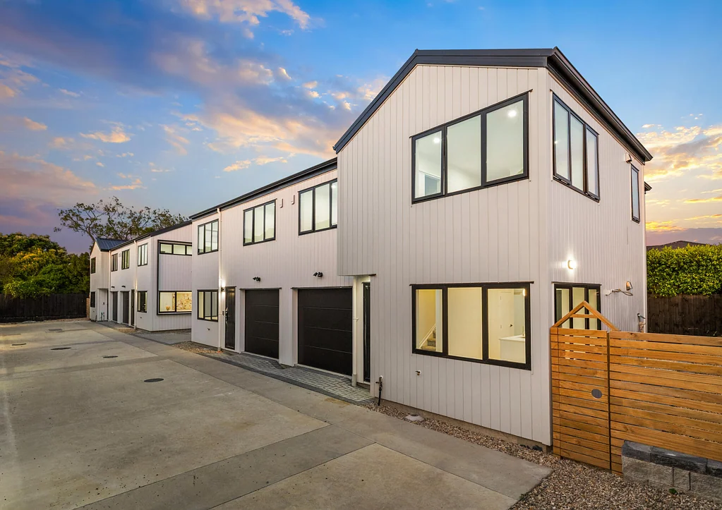 Te Atatu Peninsula 4房  Boutique. Coastal. High spec. Garage!