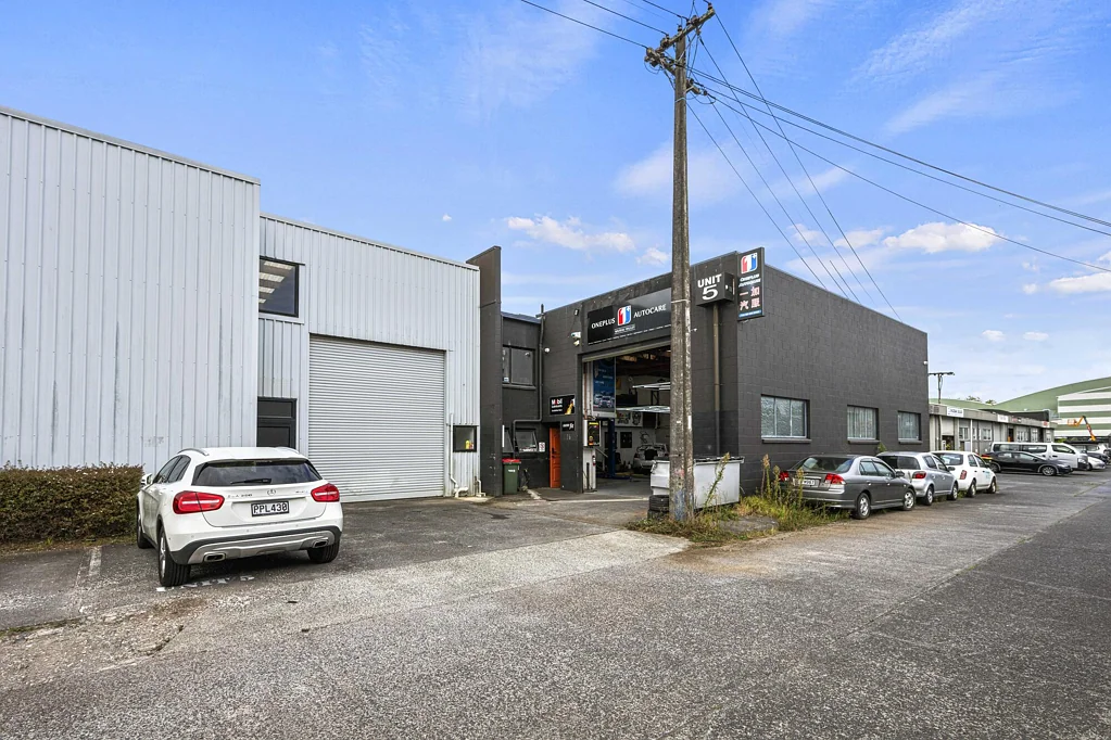 Wairau Valley Chattel-equipped Wairau automotive workshop