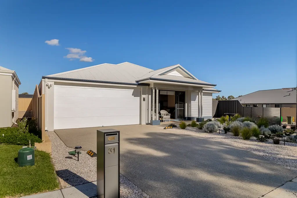 Modern Dalyellup Living