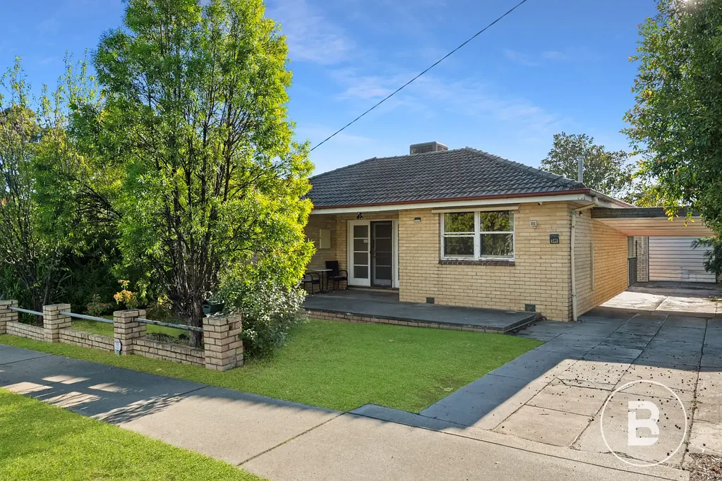 North Bendigo 3Moenga PERFECTLY POSITIONED BRICK VENEER HOME ON A GENEROUS ALLOTMENT