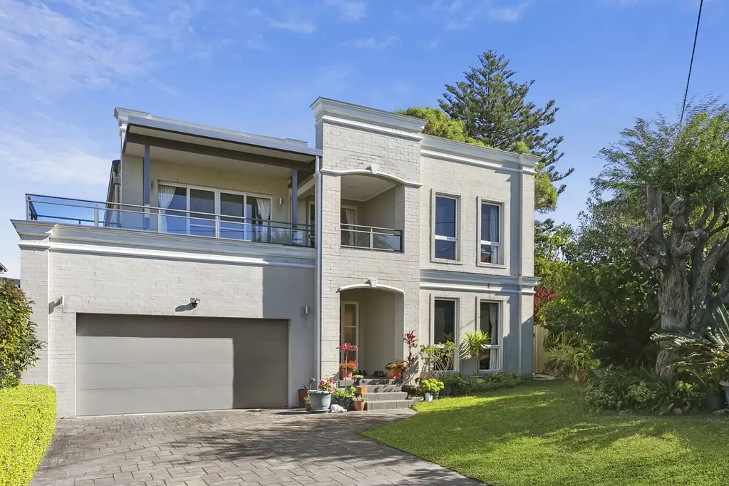 Stylish Family Retreat with Ocean Views in a Peaceful Cul-de-Sac