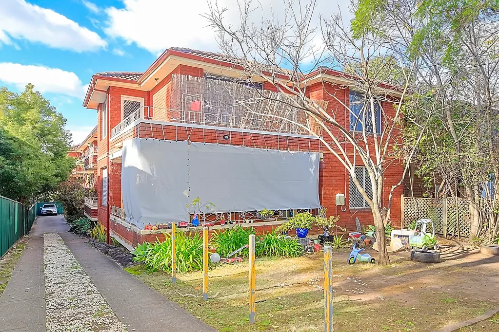 Renovated 2 Bedrooms Unit In The Heart of Homebush West