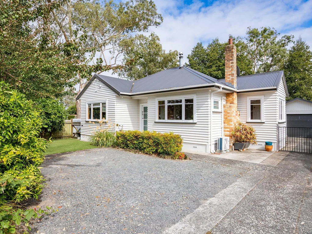 Melville 4Kwarto Home + Income Potential in a Private Setting