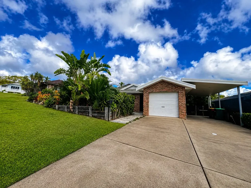 Relaxed Coastal Living Close to the Beach