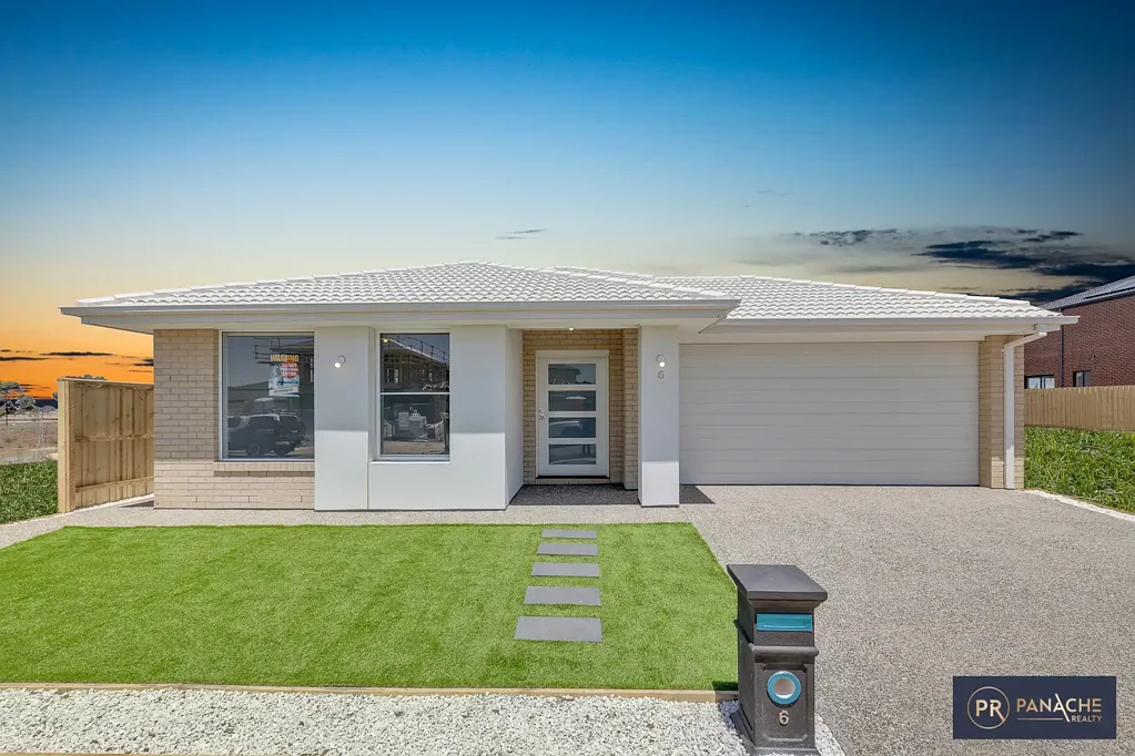 Rockbank 4 Bedroom Pack your bags and move into this magnificent four-bedroom family home in Rockbank with double living. We have the keys ready!