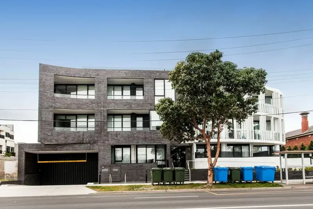 EXCLUSIVE LIVING IN BOX HILL!