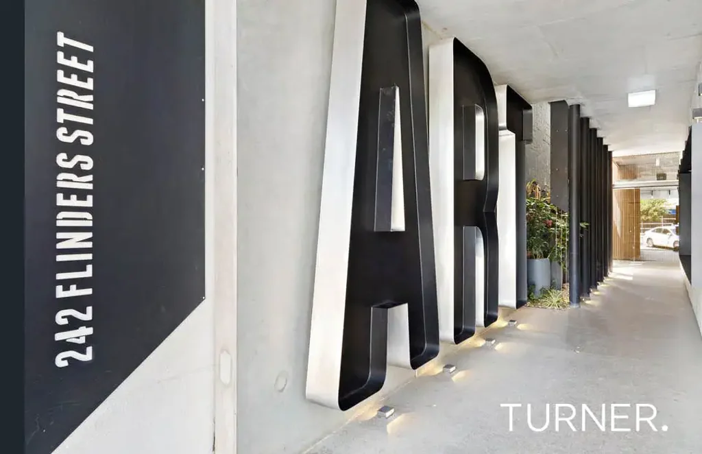 Lovely light filled apartment in the heart of the city