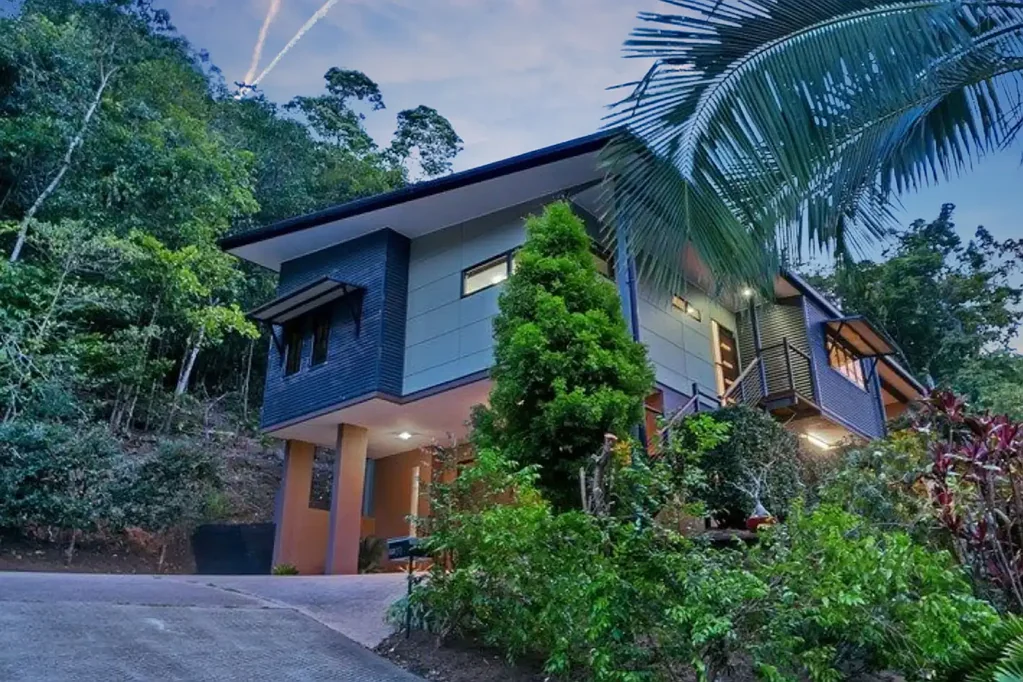 Redlynch 4 Bedroom Elevated in Redlynch!