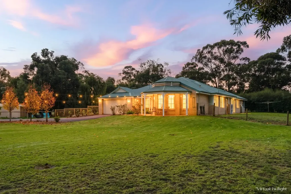 Serpentine 4房  Acreage living with space, views and genuine family flexibility.