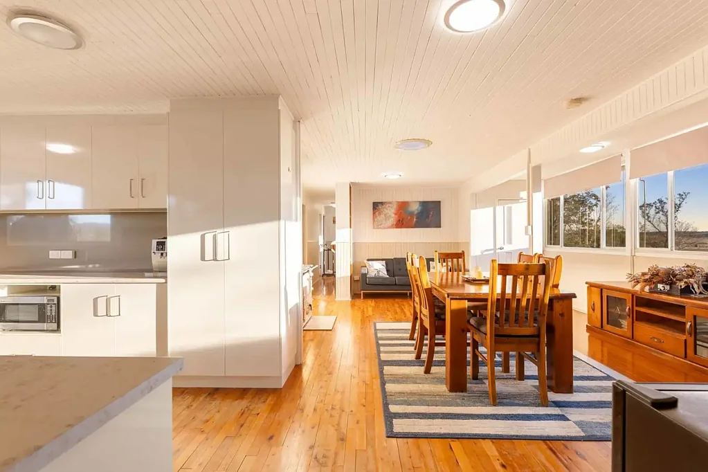 East Greenmount 5房 宽敞土地，巨大棚屋，水源保障与马术生活方式！ Acreage, vast shedding, water security & equestrian lifestyle!