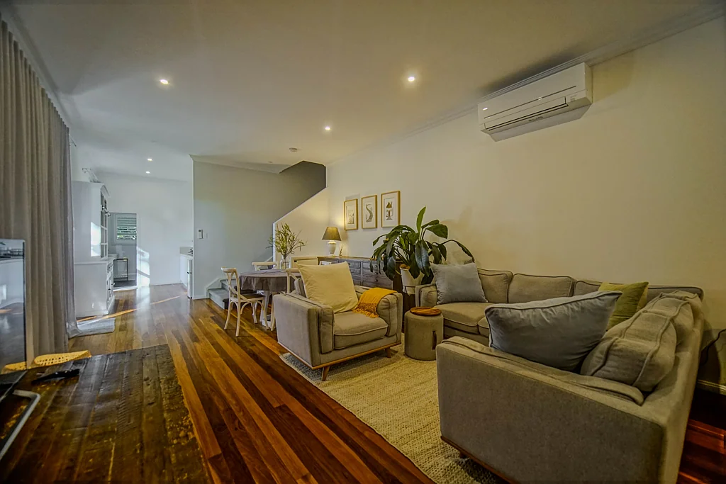 Better than an Apartment - Beautiful Flat in Leafy Grays Point