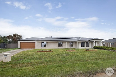 Cardigan 5房 Spacious Family Living On A Lifestyle Allotment In Sought-After Cardigan