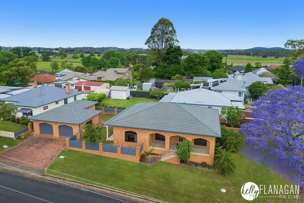 East Kempsey 3房  One Very Fine Home, Prime Location, Built To Last, 12' Ceilings, Massive 3-Car Garage