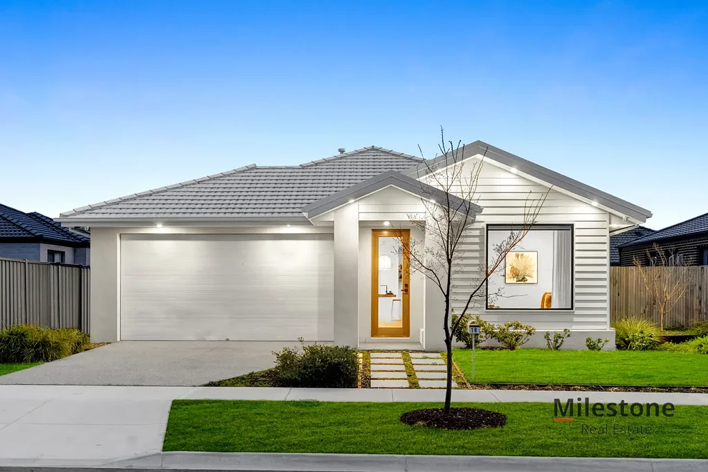 18 Prose Street, Clyde North, VIC 3978