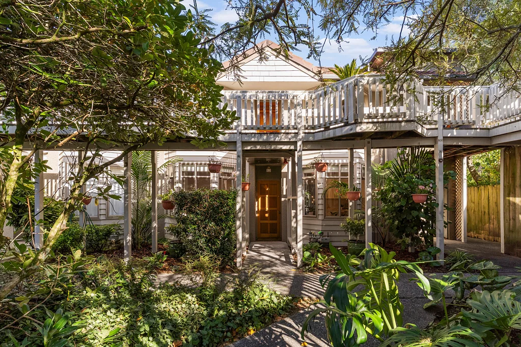 Mount Eden 2房 双文法学区优质公寓｜门禁安全社区，7分钟抵达奥克兰CBD Sunny & Superbly Located - Double Grammar Zone
