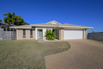 Clinton 4 Slaapkamer Spacious Family Living with Multiple Living Zones and a Generous Backyard