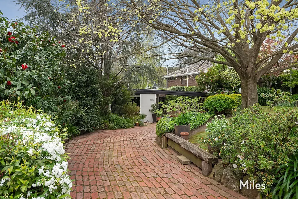 35 Winston Road, Viewbank, VIC 3084