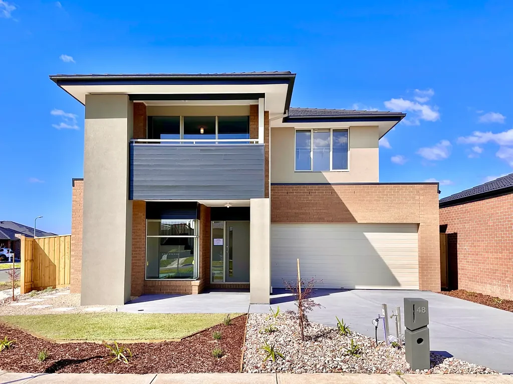 Light-filled Spacious 4 Bedroom House in the Heart of Wyndham Vale