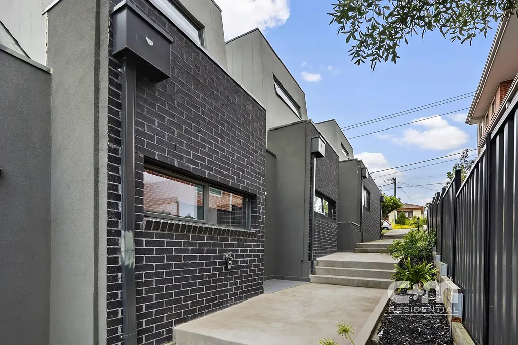 Modern Stunner Townhouse!
