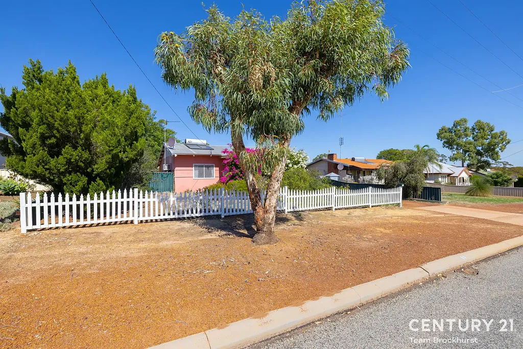 Corrigin 2房  BIG BLOCK, RIGHT IN TOWN