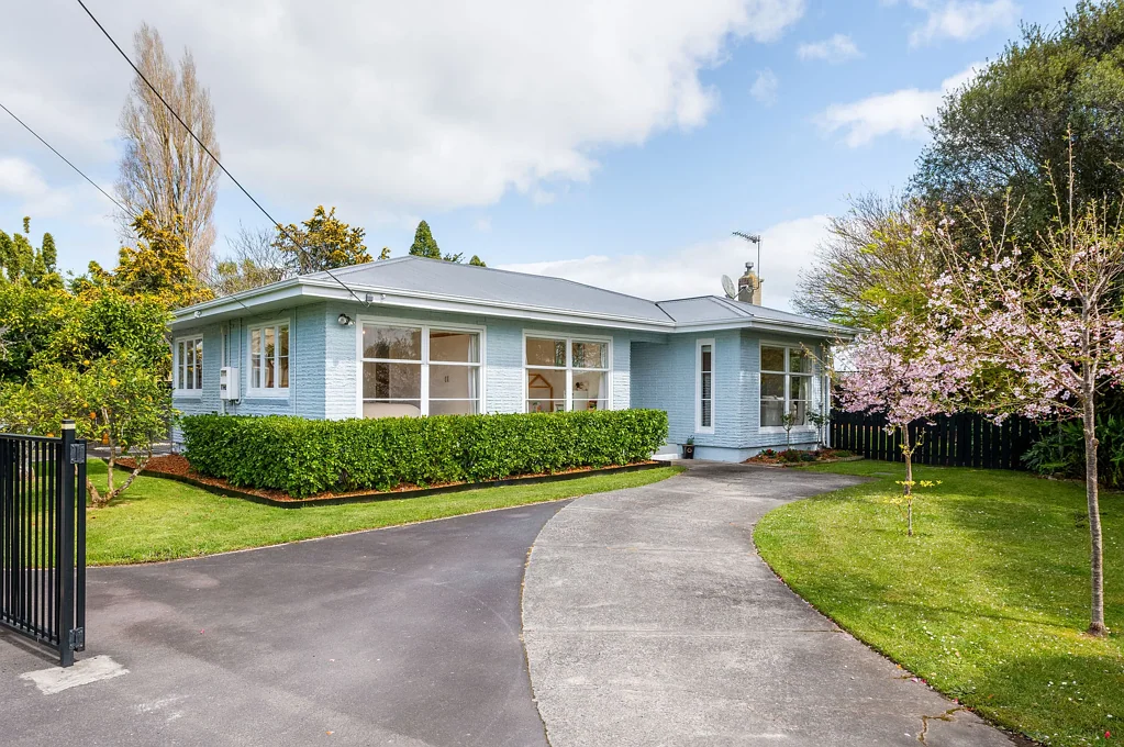Saint Andrews 3房  Character, Comfort & Backyard Privacy