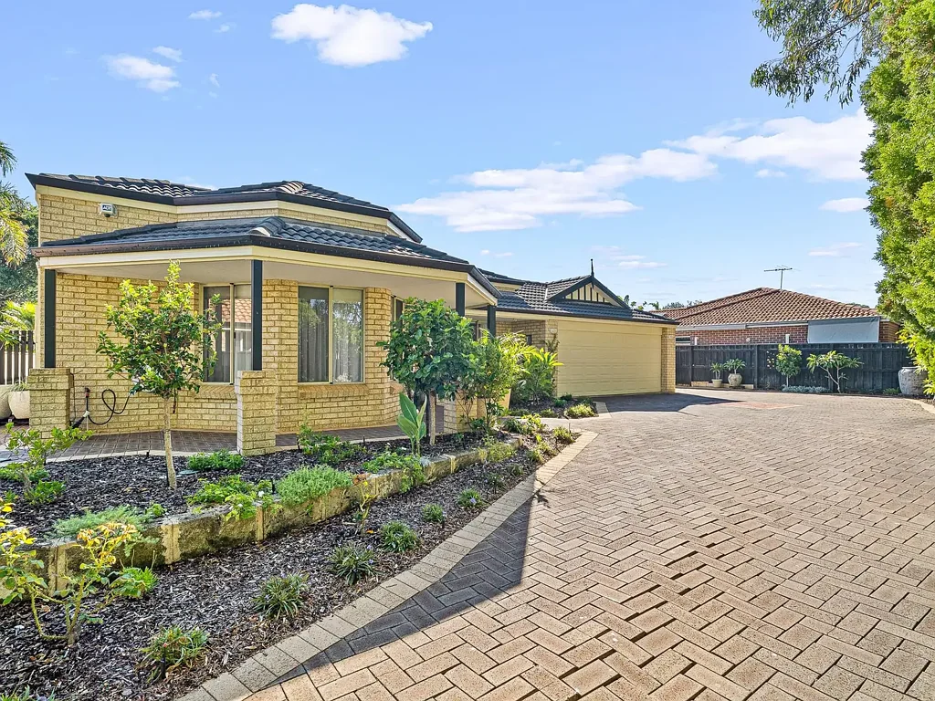 17 Dalewood Gardens, Meadow Springs, WA 6210