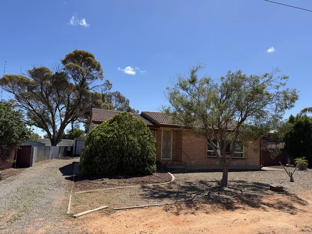 Very Neat & Tidy 3 Bedroom Home with a Shed
