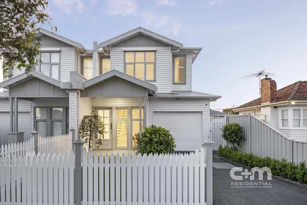 Coburg 4ਬੈੱਡਰੂਮ Live the Luxe Life in Coburg!