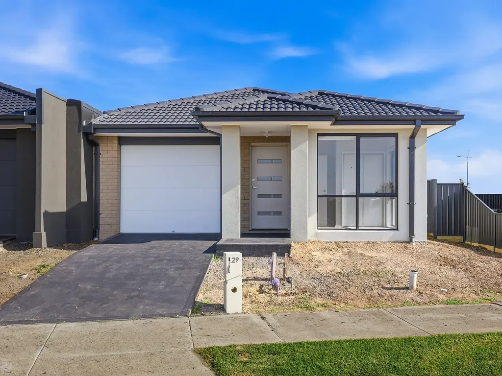 NEW BUILD HOME FOR RENT IN WERRIBEE